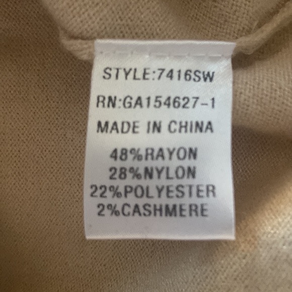 Beautiful Joh Cashmere sweater with layered feathers. Size M. - Picture 10 of 10